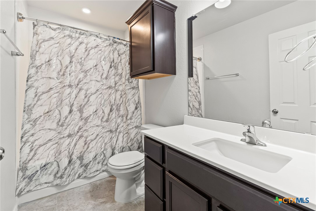 201 Danielle Drive Killeen, TX 76542 - Photo 9 of 16 a bathroom with a sink toilet and shower