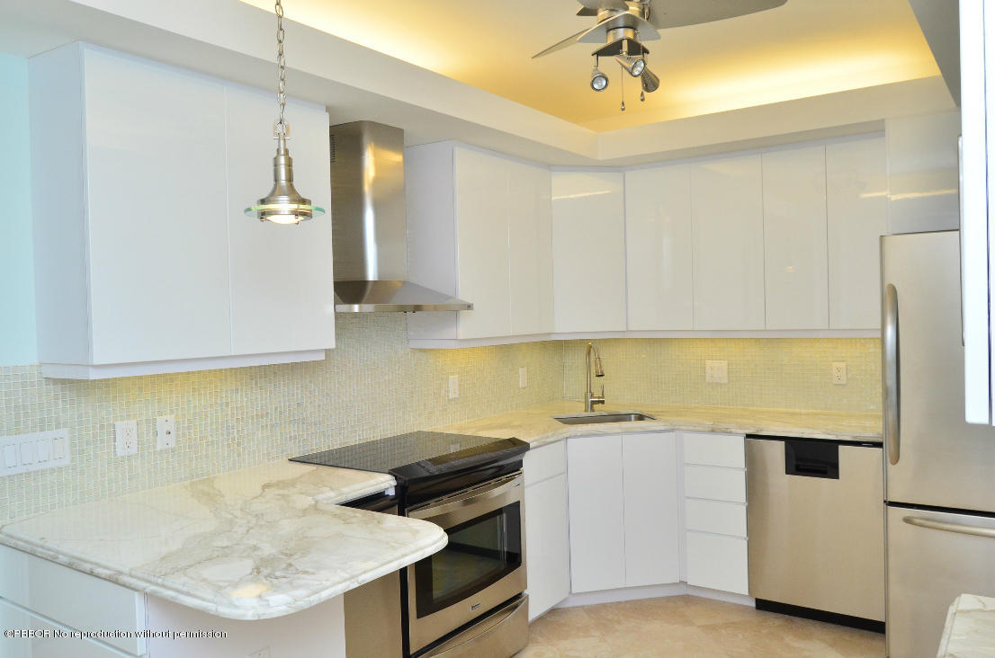 2150 Ibis Isle Road, Unit 9 Palm Beach, FL 33480 - Photo 11 of 20 Kitchen