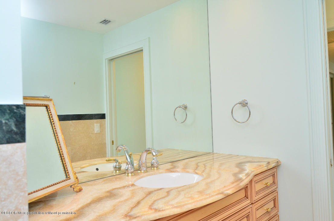 2150 Ibis Isle Road, Unit 9 Palm Beach, FL 33480 - Photo 12 of 20 Master Bath