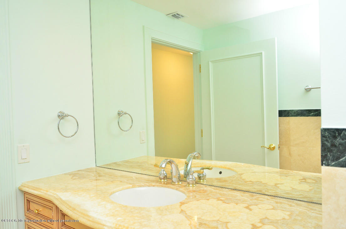 2150 Ibis Isle Road, Unit 9 Palm Beach, FL 33480 - Photo 16 of 20 Bathroom