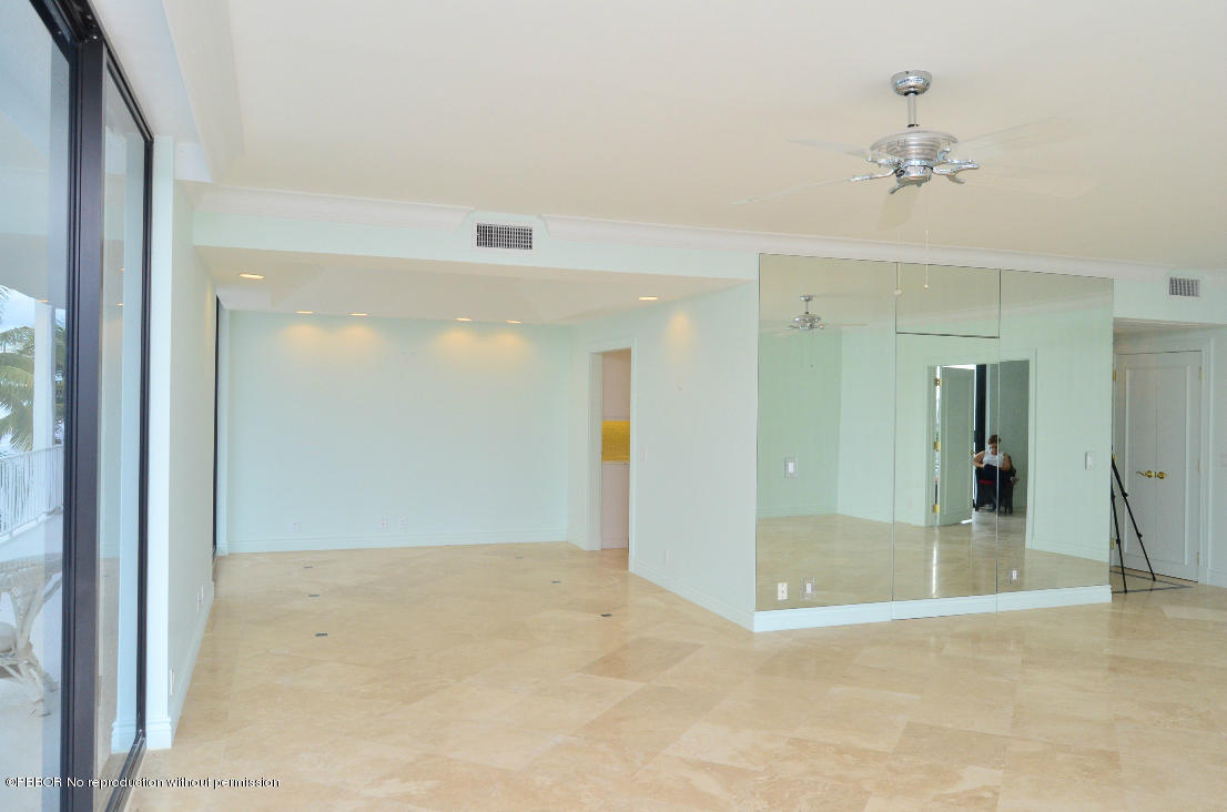 2150 Ibis Isle Road, Unit 9 Palm Beach, FL 33480 - Photo 7 of 20 Living Dining 2