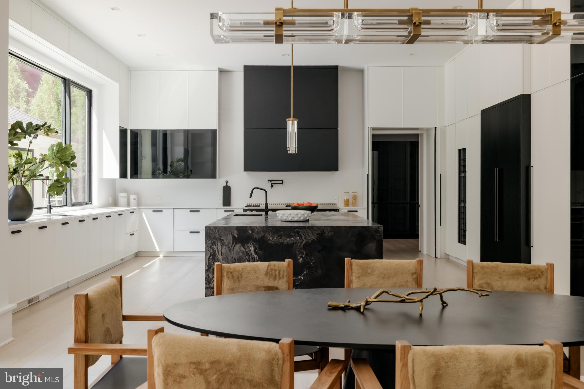 6501 Bright Mountain Road McLean, VA 22101 - Photo 12 of 50 Breakfast room