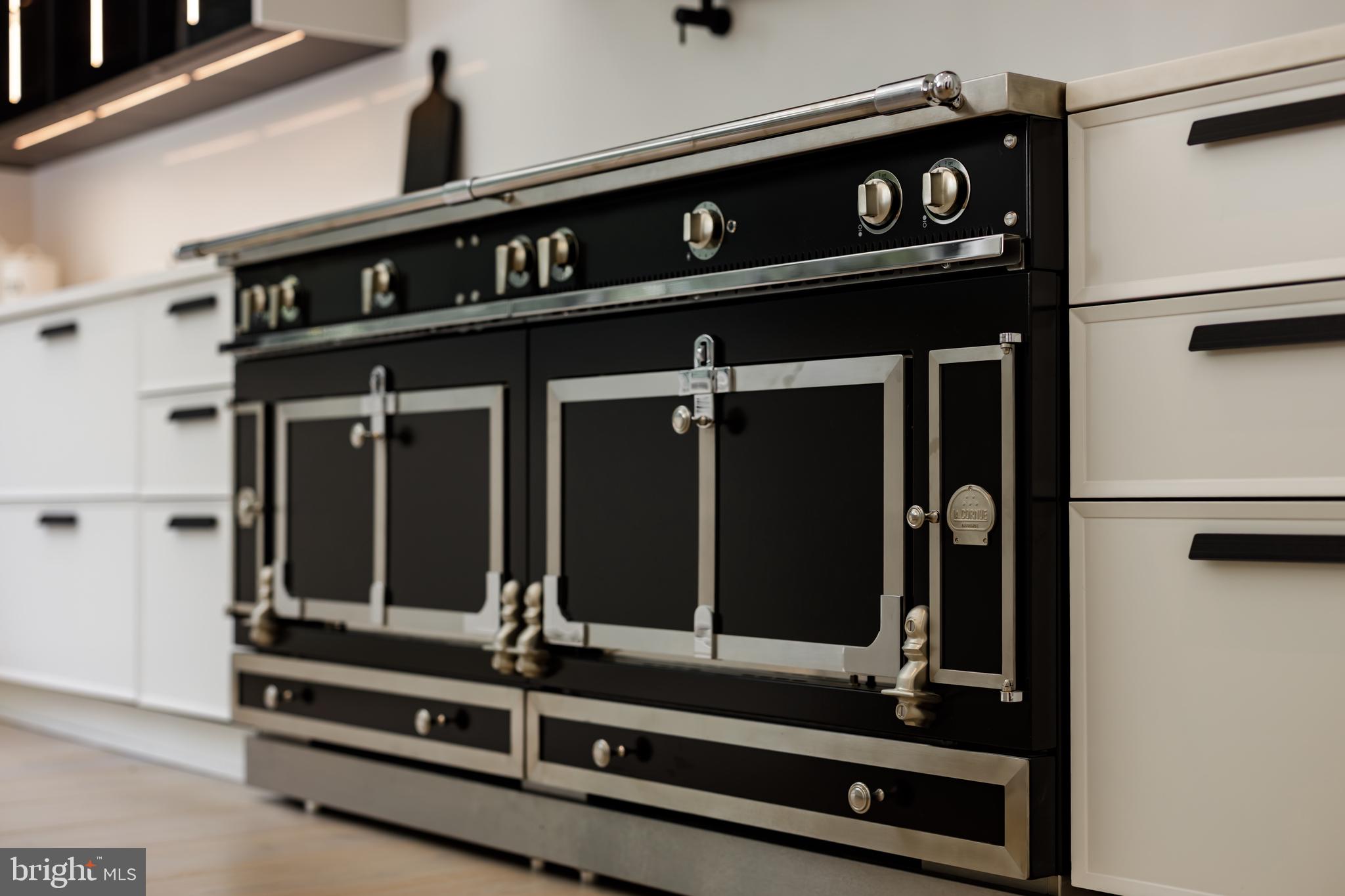 6501 Bright Mountain Road McLean, VA 22101 - Photo 13 of 50 High-end kitchen appliances