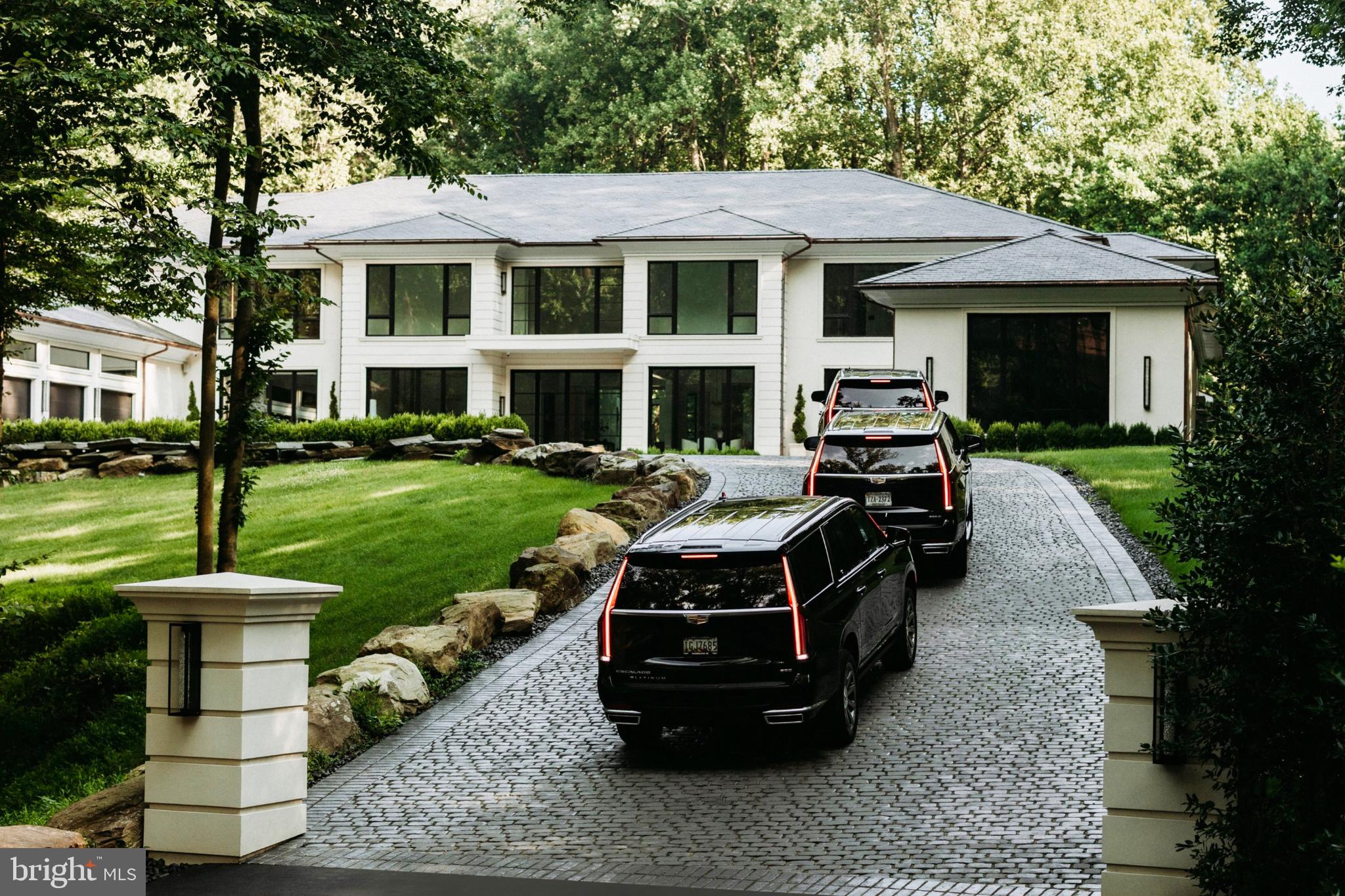 6501 Bright Mountain Road McLean, VA 22101 - Photo 2 of 50 Driveway to the motor court