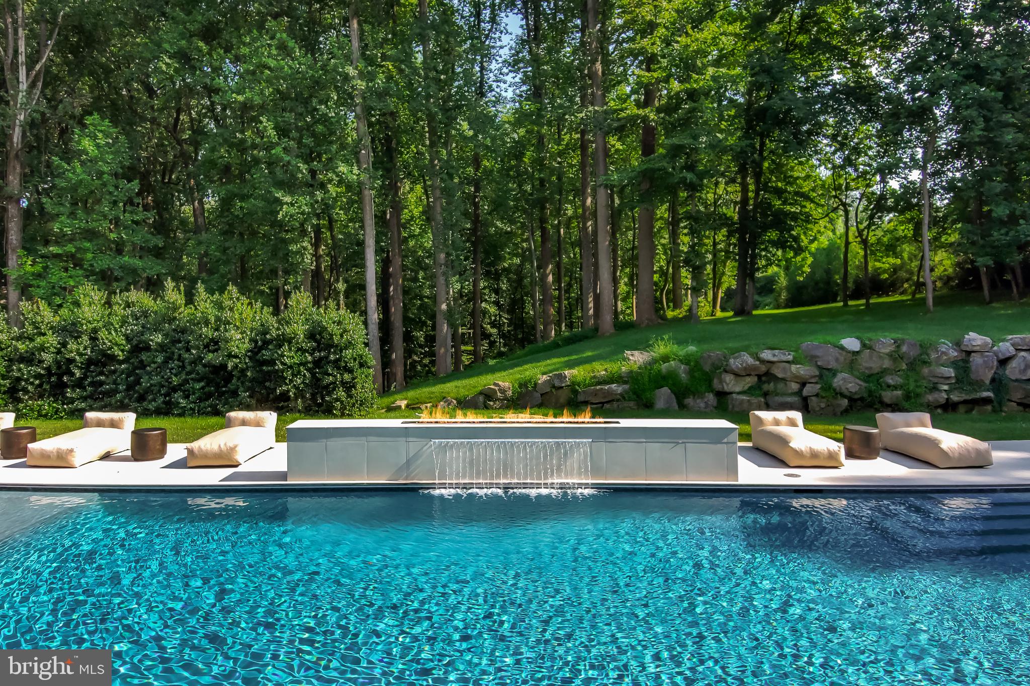 6501 Bright Mountain Road McLean, VA 22101 - Photo 23 of 50 Outdoor pool