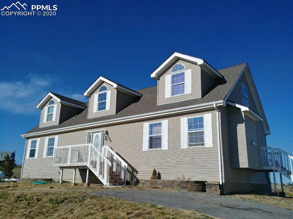 COUNTRY LIVING AT ITS FINEST! VINYL SIDING
