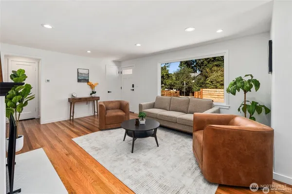 $3,500 | 3811 Northeast 89th Street, Seattle, WA 98115