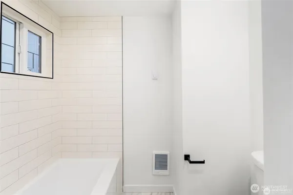 $3,500 | 3811 Northeast 89th Street, Seattle, WA 98115