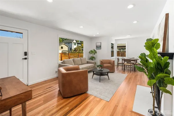 $3,500 | 3811 Northeast 89th Street, Seattle, WA 98115