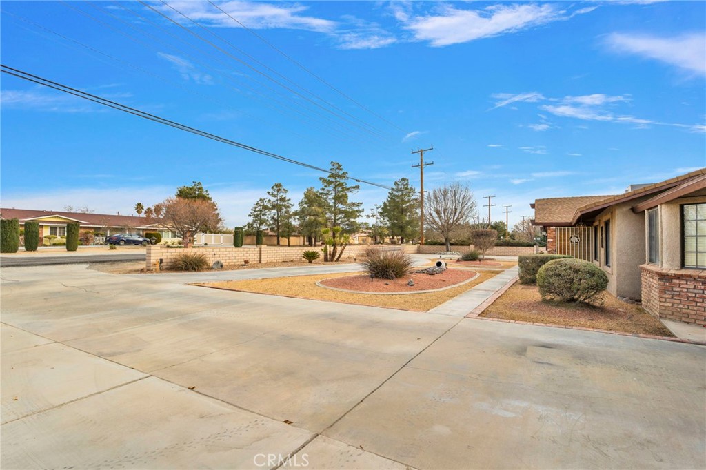 19655 Seneca Road Apple Valley, CA 92307 - Photo 6 of 67