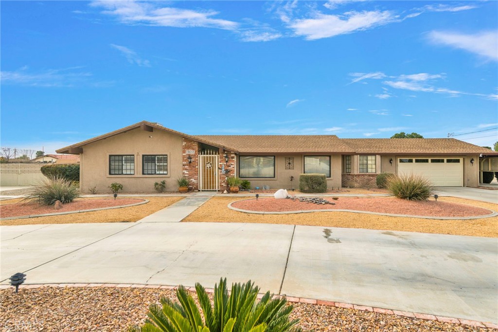 19655 Seneca Road Apple Valley, CA 92307 - Photo 7 of 67 a front view of a house with a yard