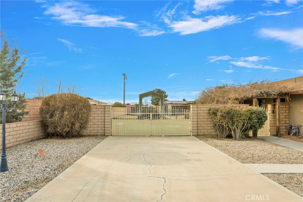 19655 Seneca Road Apple Valley, CA 92307 - Photo 9 of 67 a view of a terrace