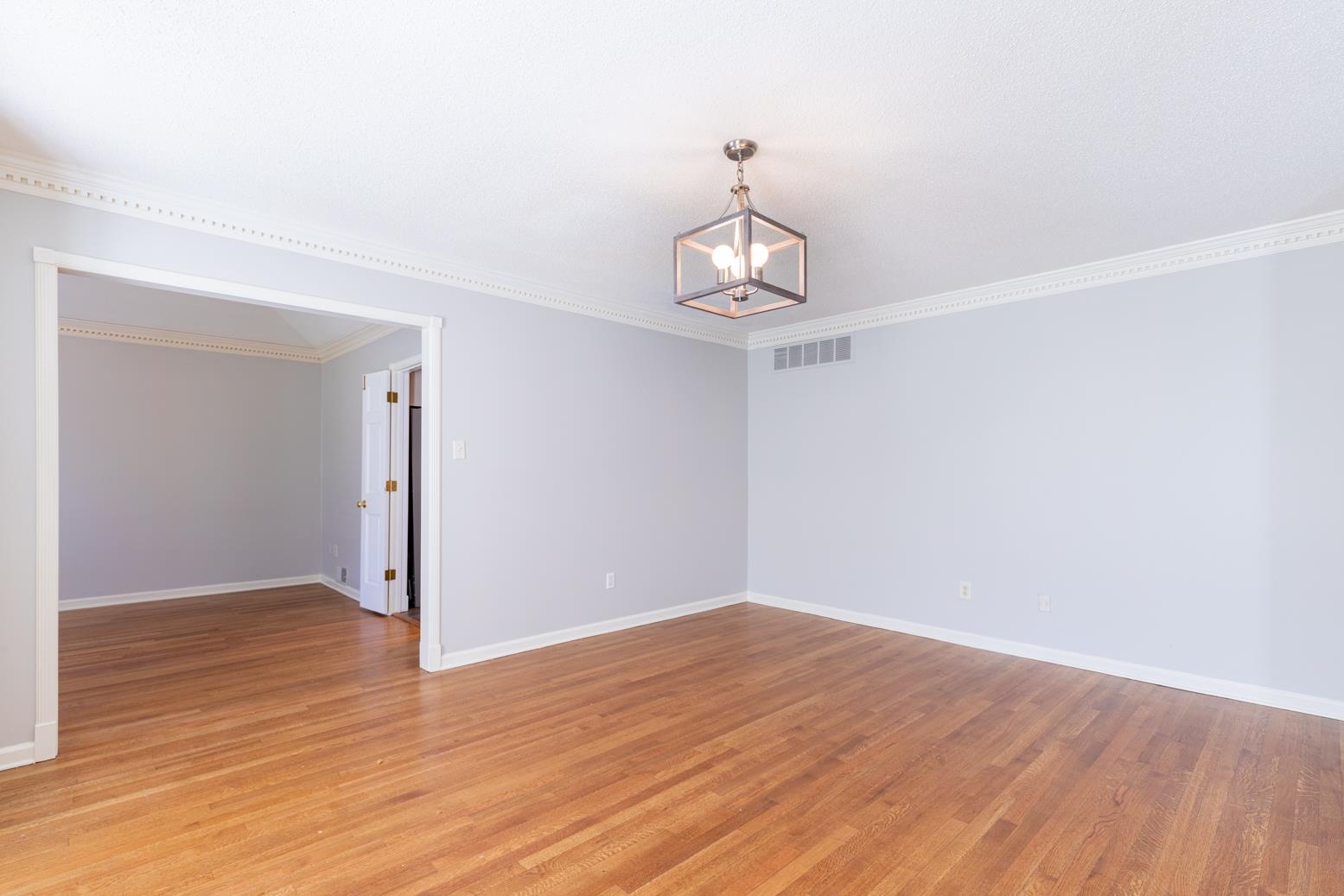 1677 Miller Farms Road Germantown, TN 38138 - Photo 7 of 25 Gallery Image 7