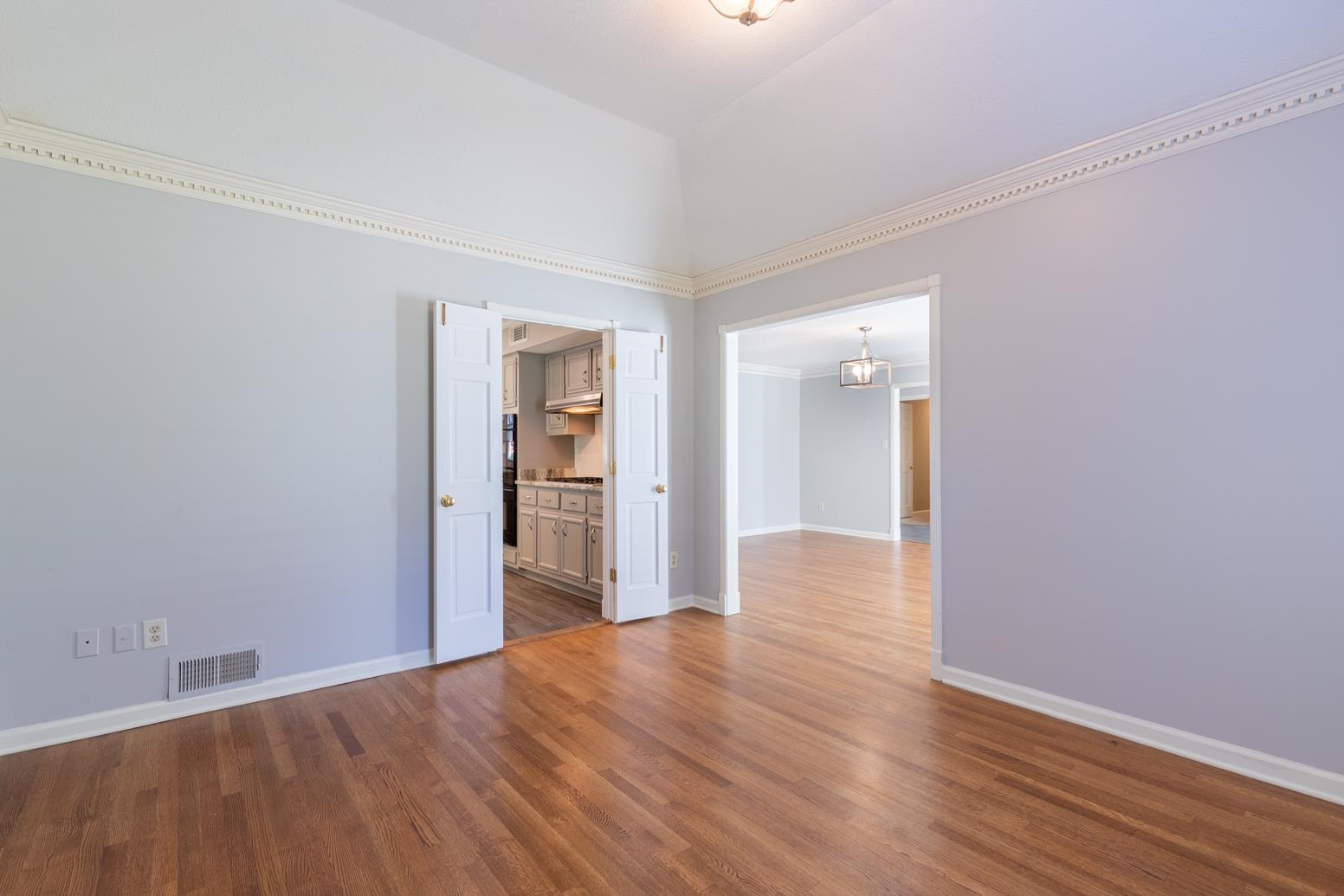 1677 Miller Farms Road Germantown, TN 38138 - Photo 8 of 25 Gallery Image 8