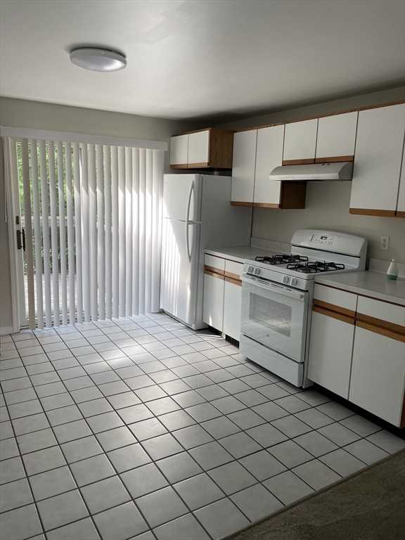 19 Hart Street, Unit 4 Wakefield, MA 01880 - Photo 11 of 22