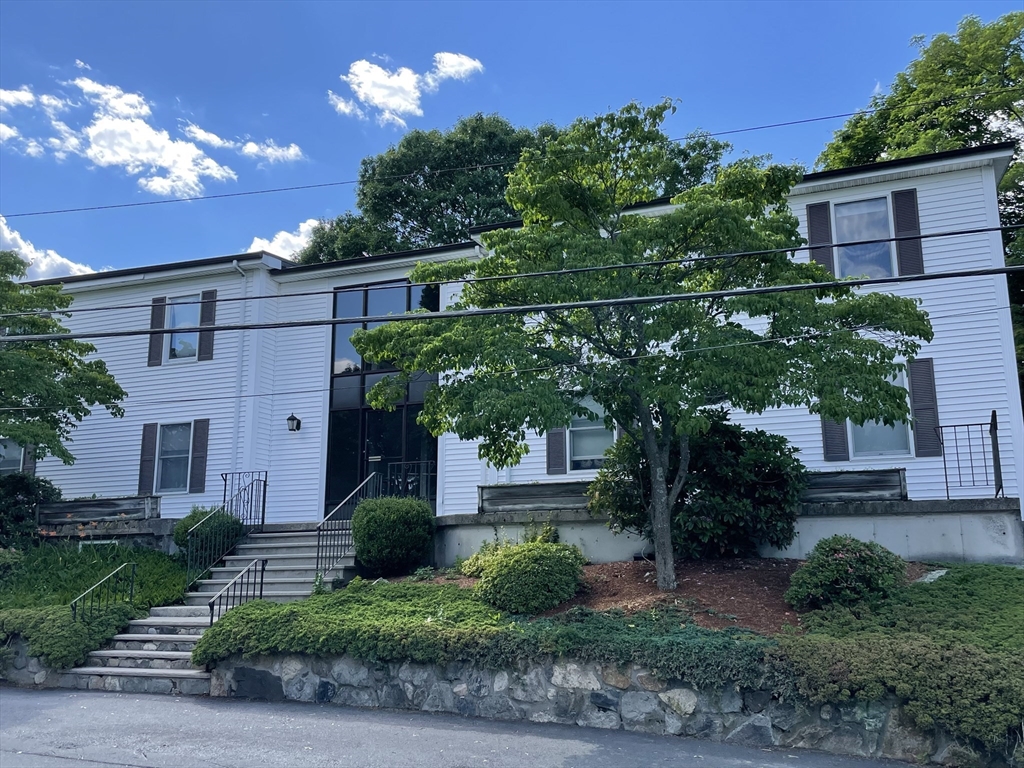 19 Hart Street, Unit 4 Wakefield, MA 01880 - Photo 2 of 22