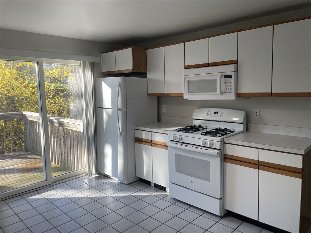 19 Hart Street, Unit 4 Wakefield, MA 01880 - Photo 7 of 22