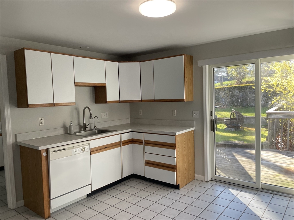 19 Hart Street, Unit 4 Wakefield, MA 01880 - Photo 9 of 22