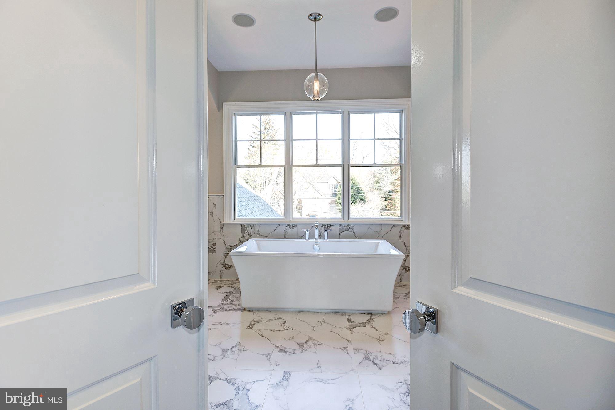 7205 Elizabeth Drive McLean, VA 22101 - Photo 20 of 39 Primary Bathroom