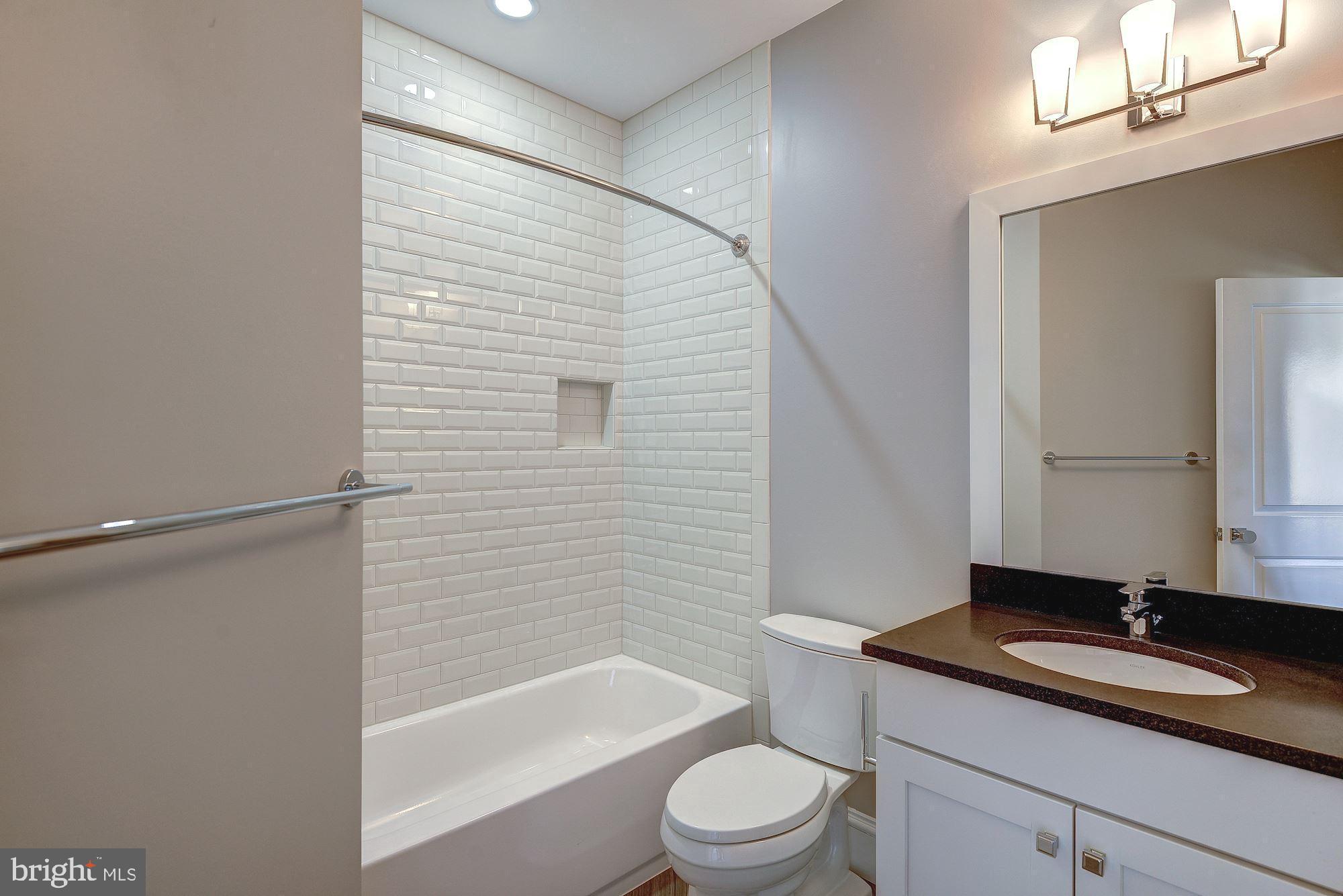 7205 Elizabeth Drive McLean, VA 22101 - Photo 27 of 39 Secondary Bath with Tub