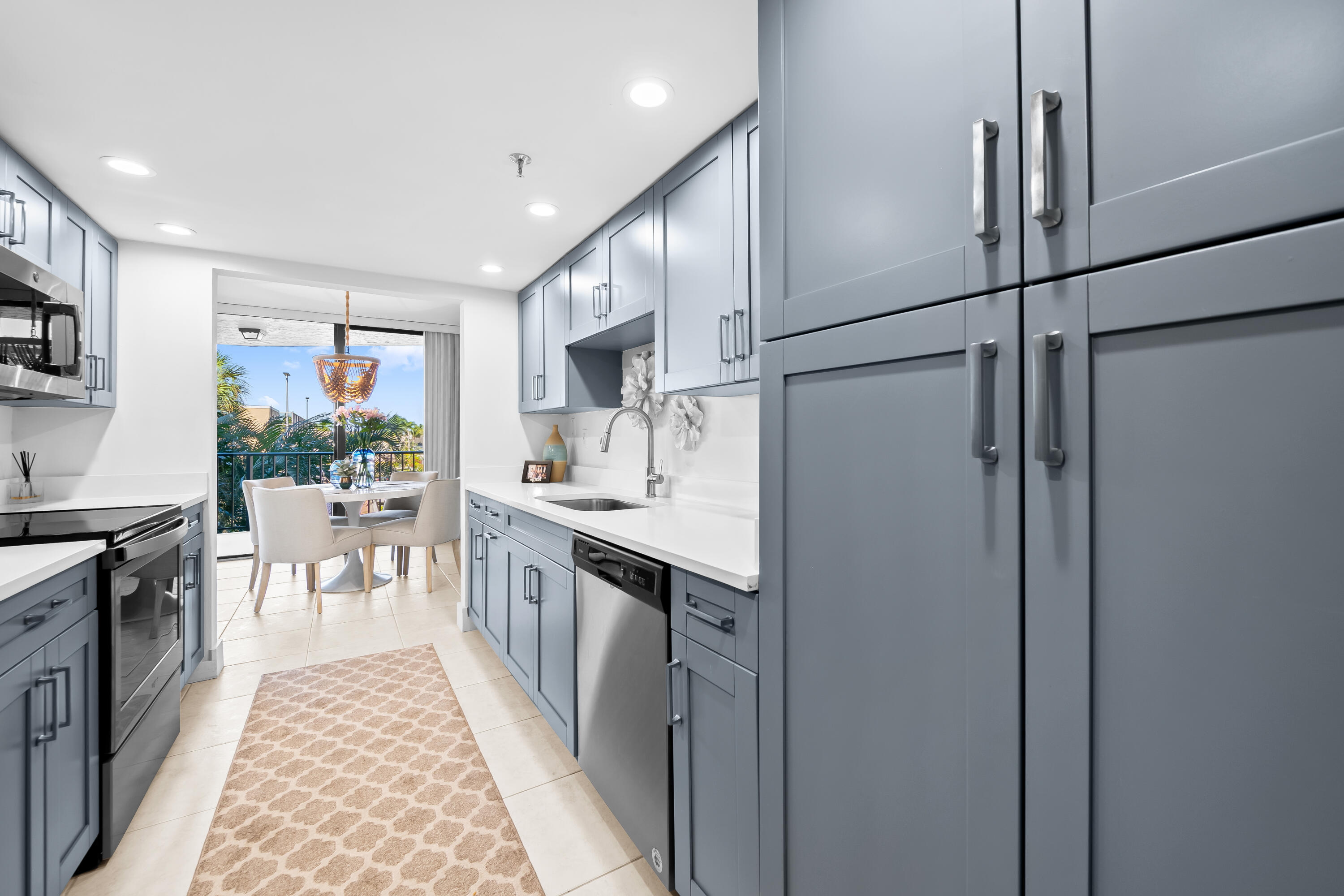 859 Jeffery Street, Unit 306 Boca Raton, FL 33487 - Photo 3 of 59 DSC_7992