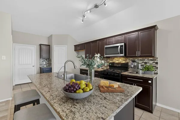 $2,200 | 6353 Spokane Drive, Fort Worth, TX 76179