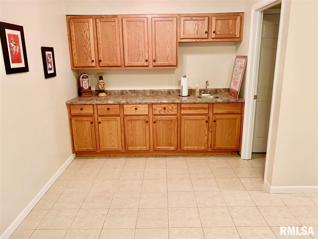 1605 West Geneva Road Peoria, IL 61615 - Photo 27 of 34 Gallery Image 27