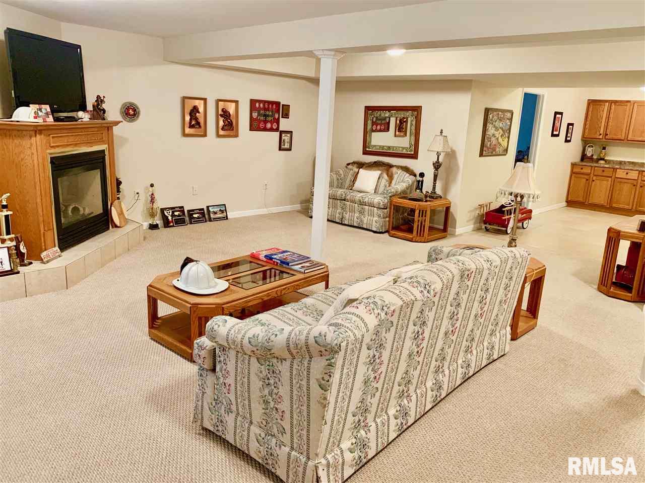 1605 West Geneva Road Peoria, IL 61615 - Photo 28 of 34 Gallery Image 28