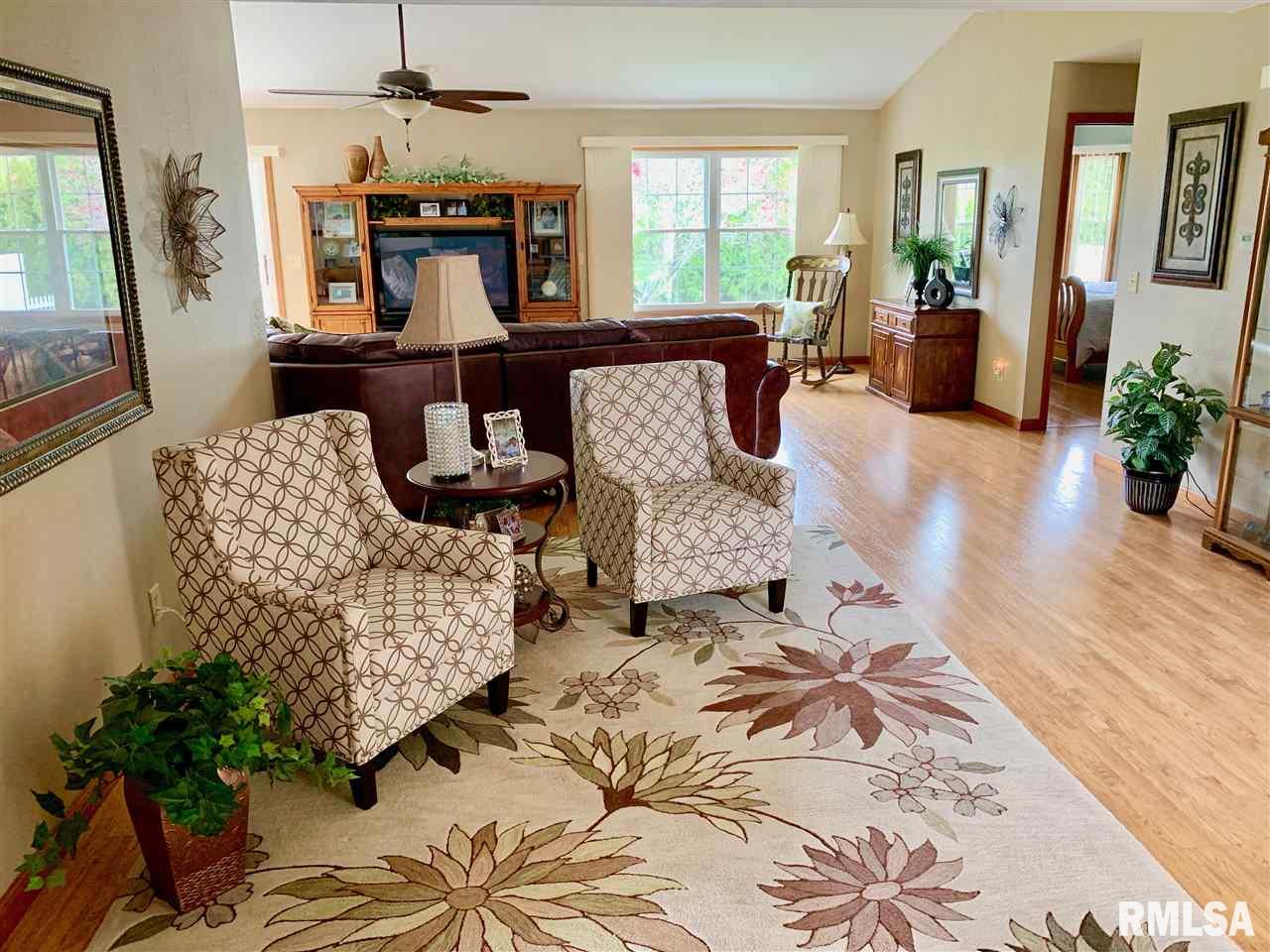 1605 West Geneva Road Peoria, IL 61615 - Photo 3 of 34 Gallery Image 3