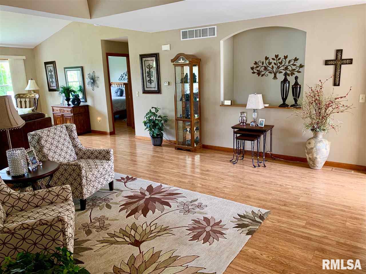1605 West Geneva Road Peoria, IL 61615 - Photo 4 of 34 Gallery Image 4