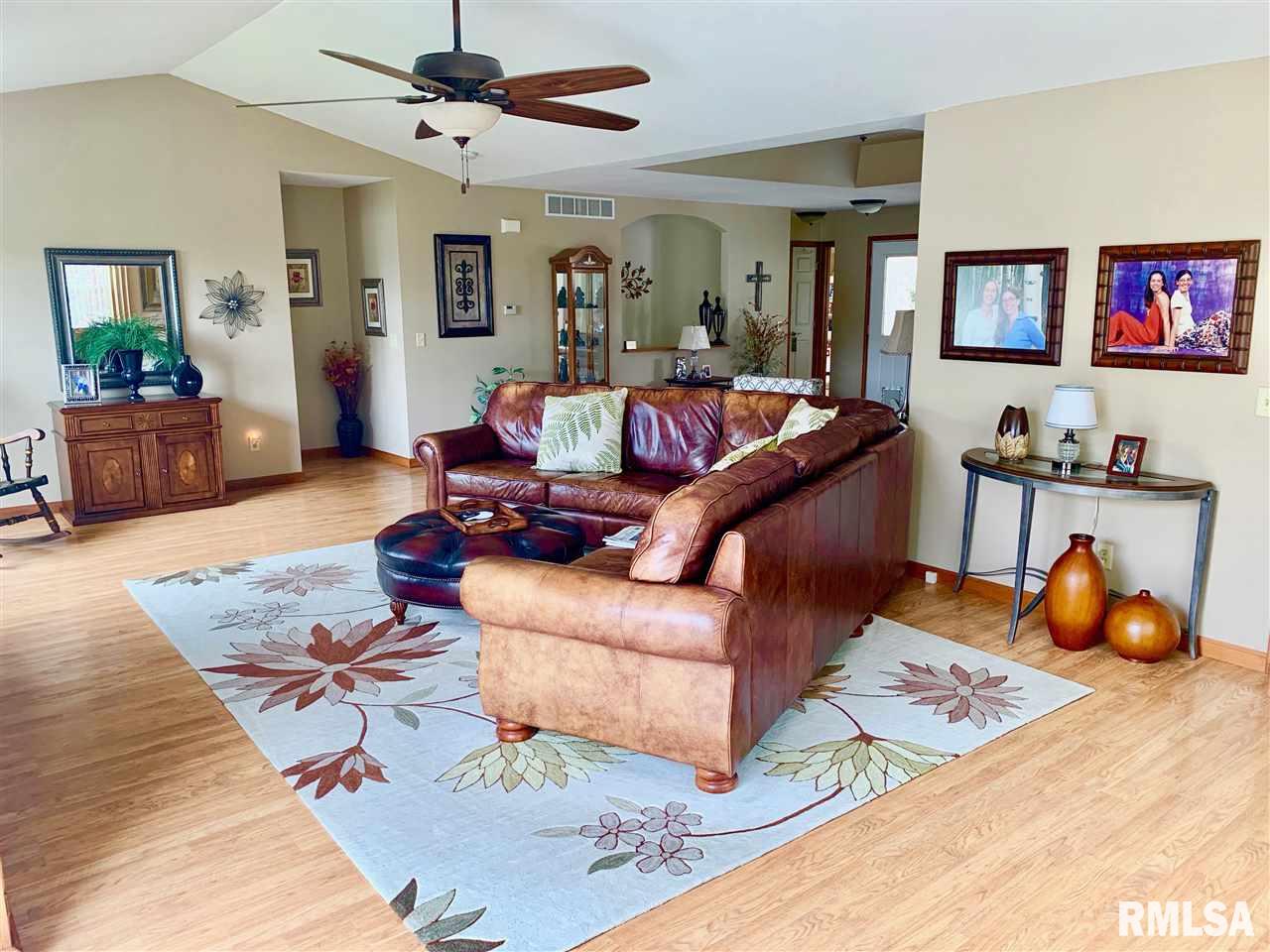 1605 West Geneva Road Peoria, IL 61615 - Photo 5 of 34 Gallery Image 5