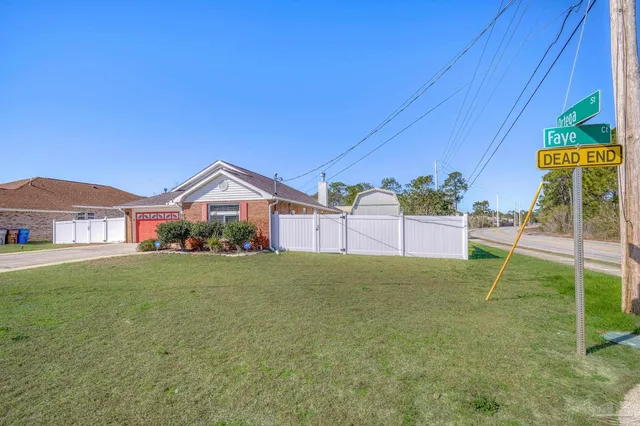 a view of a house with a yard