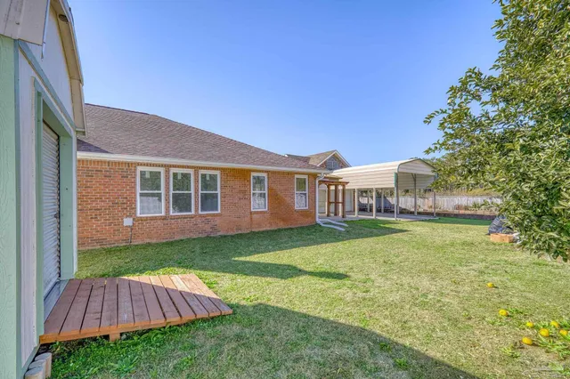 a view of an empty room with wooden roof