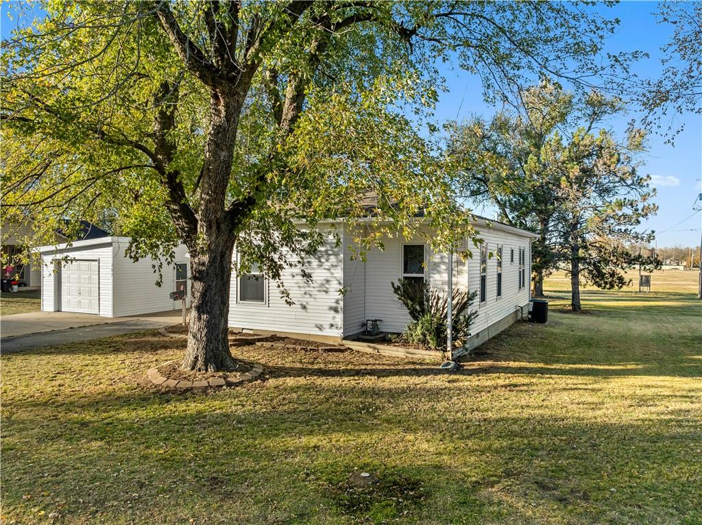 307 West 23rd Street Fort Scott, KS 66701 - Photo 4 of 34