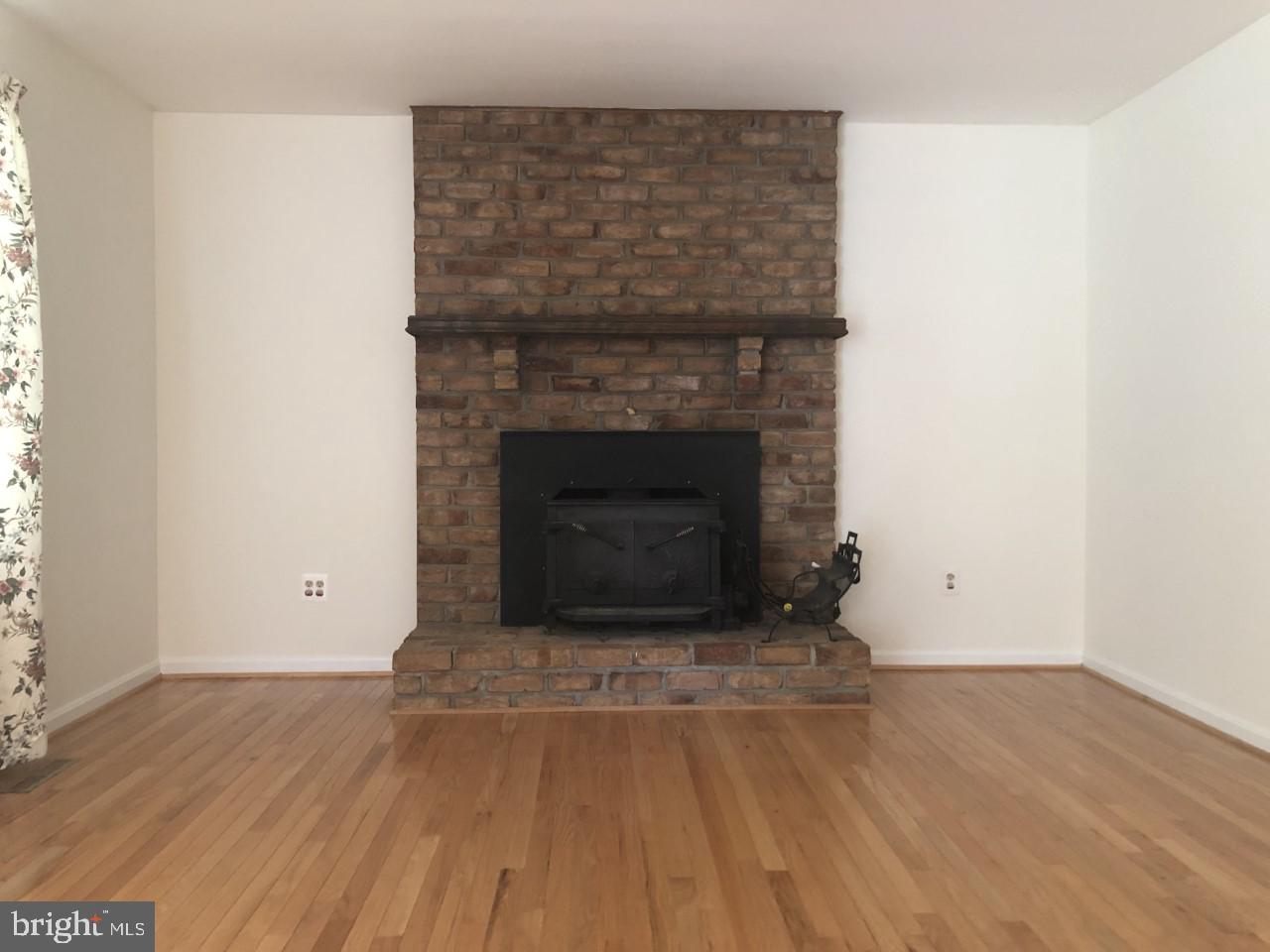 3540 Ridge Road Westminster, MD 21157 - Photo 2 of 30 Living Room