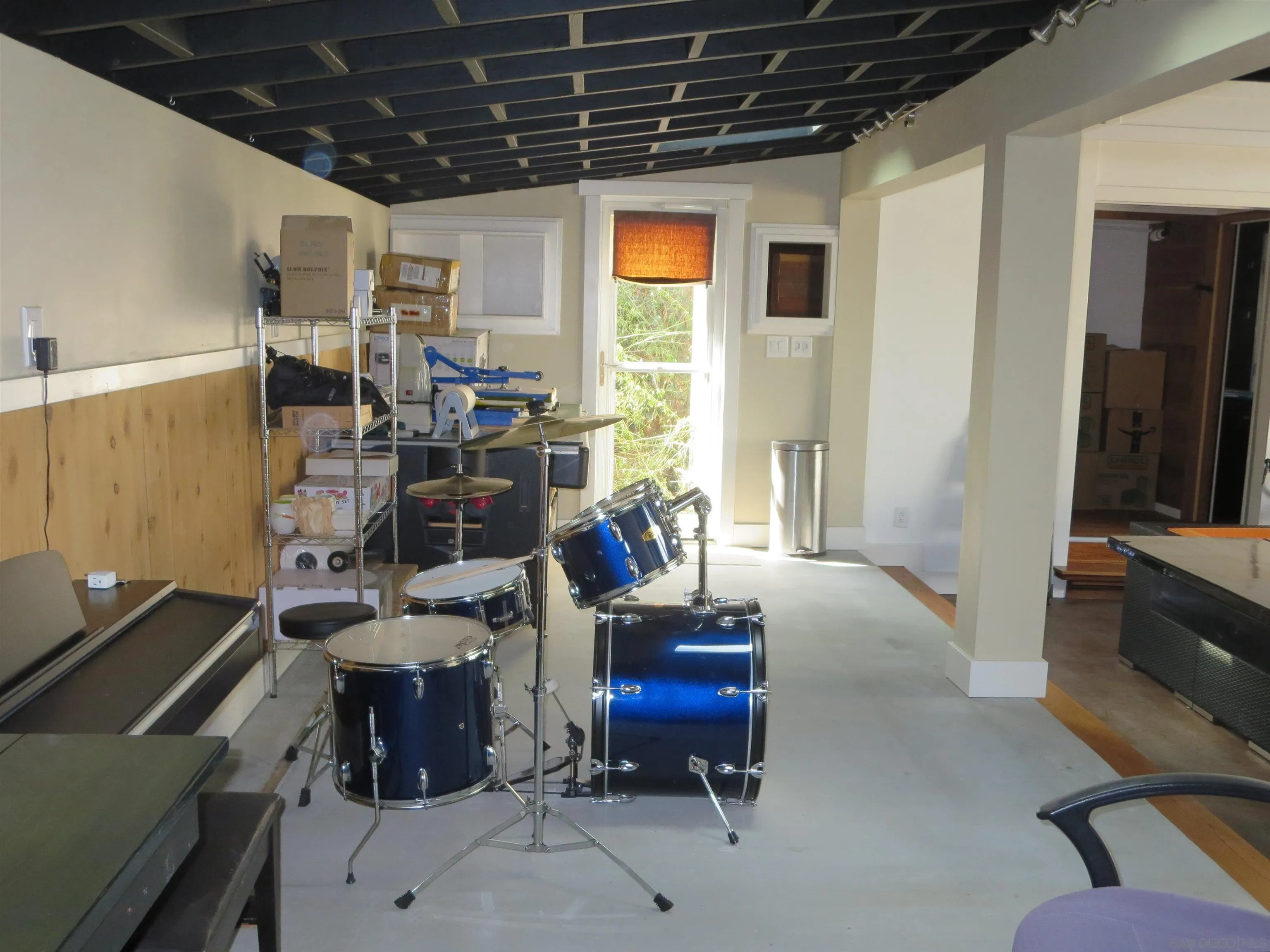 14223 Frame Road Poway, CA 92064 - Photo 35 of 44 a room with furniture