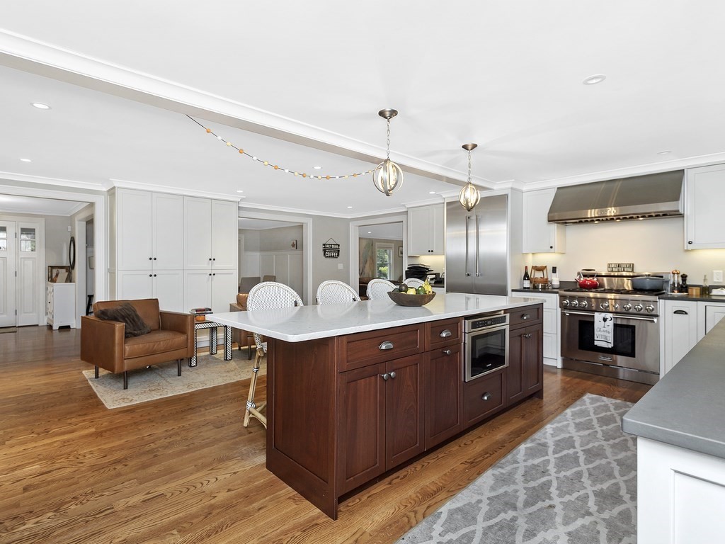 84 Paul Revere Road Needham, MA 02494 - Photo 3 of 19