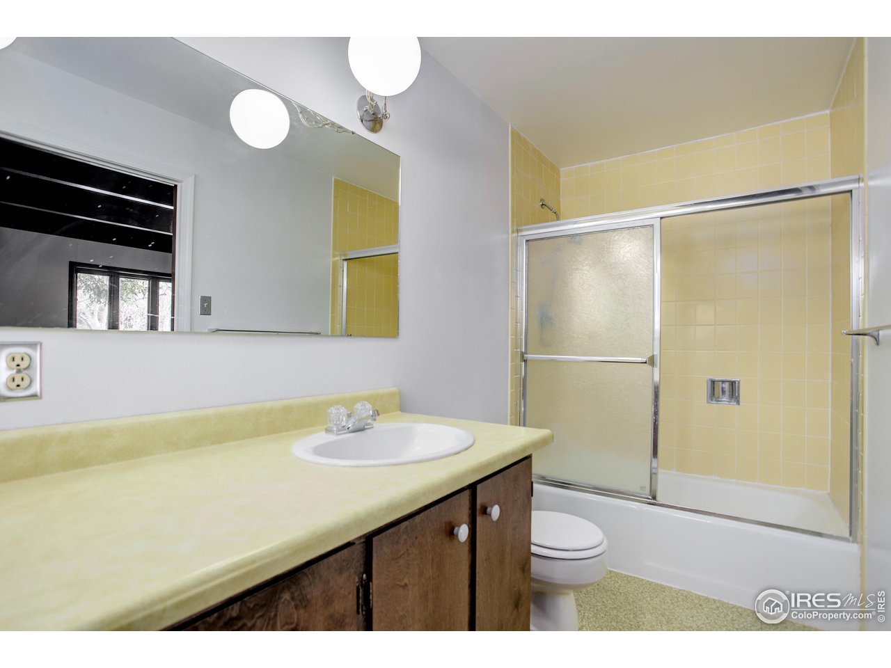 2400 Park Lake Drive Boulder, CO 80301 - Photo 25 of 32 a bathroom with a sink a toilet and shower