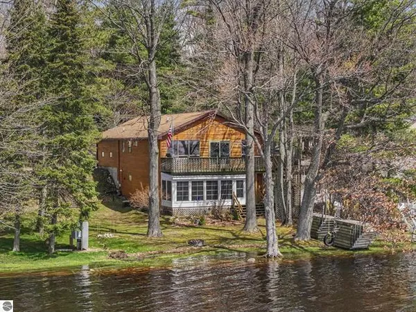 $575,000 | 2301 East Lake Mitchell Drive, Cadillac, MI 49601
