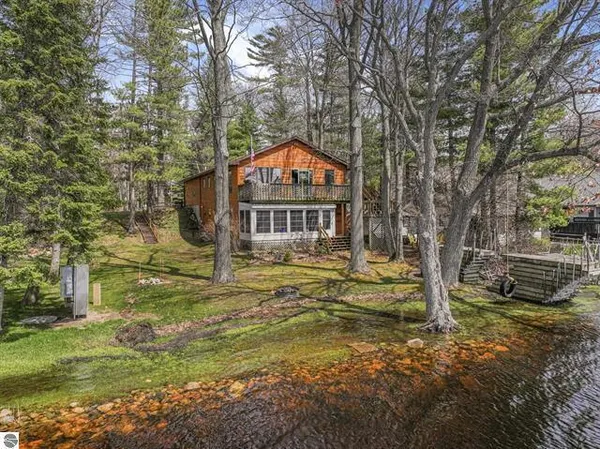$575,000 | 2301 East Lake Mitchell Drive, Cadillac, MI 49601