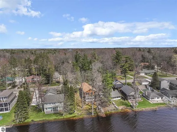 $575,000 | 2301 East Lake Mitchell Drive, Cadillac, MI 49601