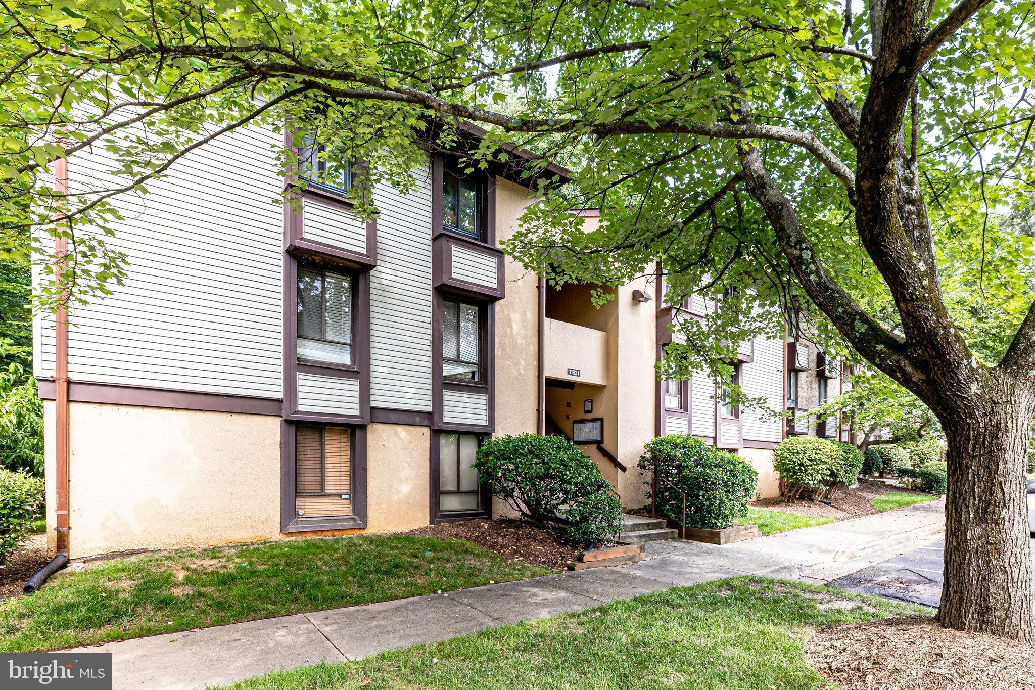 11621 Stoneview Square, Unit 22C Reston, VA 20191 - Photo 2 of 37 Gorgeous Upper Level Condo