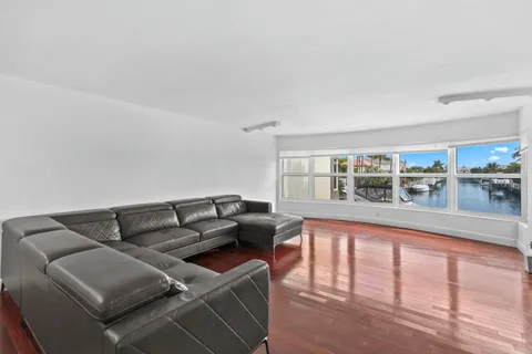 $479,500 | 3121 Northeast 51st Street, Unit 204E, Fort Lauderdale, FL 33308
