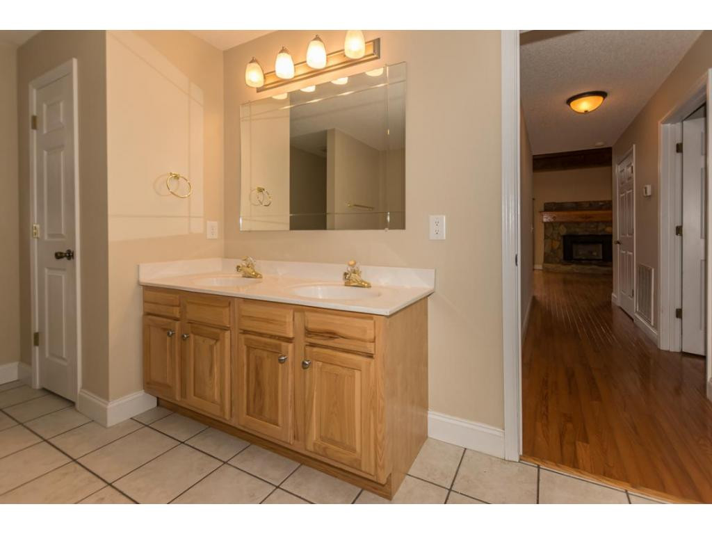305 Price Road Erwin, TN 37650 - Photo 21 of 30 MASTER BATH