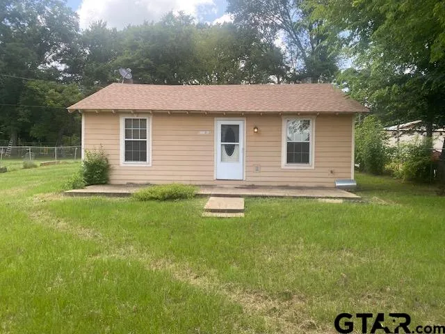 a view of a house with a backyard