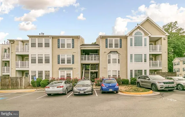 $350,000 | 9220 Cardinal Forest Lane, Unit 9220G, Lorton, VA 22079