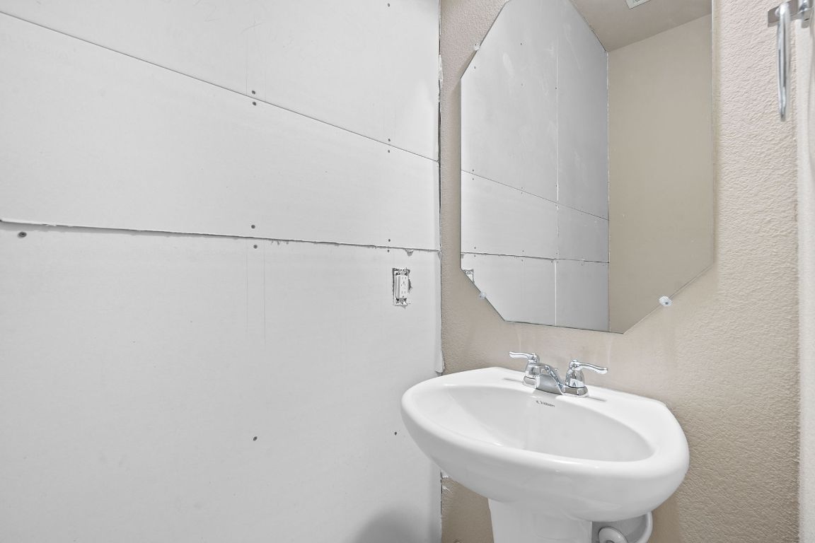 608 Palo Duro Loop Round Rock, TX 78664 - Photo 23 of 28 a bathroom with a sink and mirror