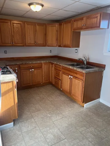 $1,800 | 1053 Bedford Street, Unit 2, Fall River, MA 02723