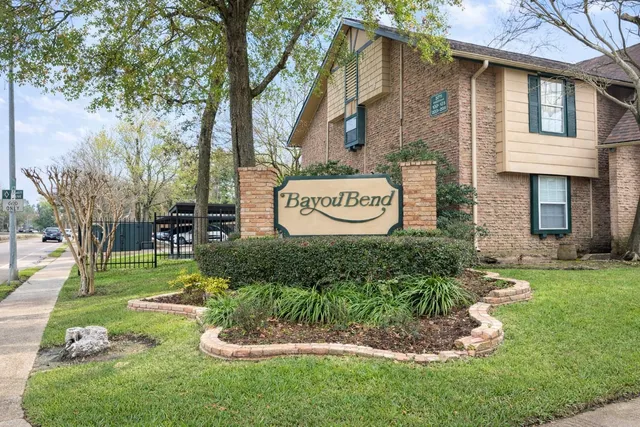 $119,900 | 8223 Kingsbrook Road, Unit 215, Houston, TX 77024