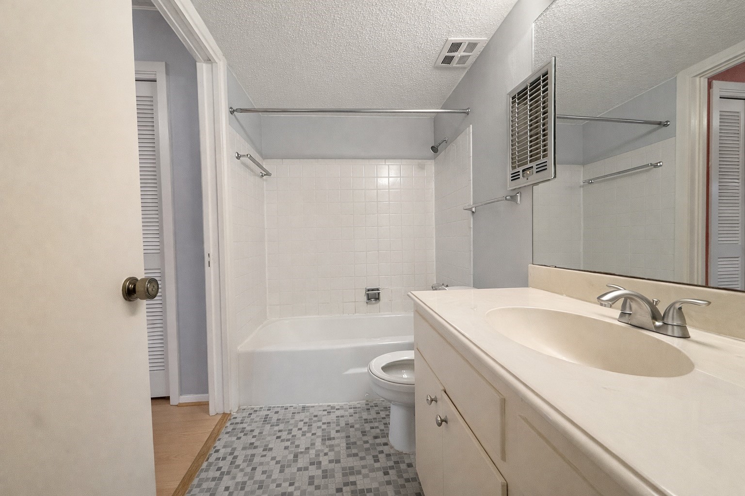 8223 Kingsbrook Road, Unit 215 Houston, TX 77024 - Photo 16 of 20 Secondary bathroom offers guest access from the hallway and direct access from the secondary bedroom for enhanced privacy.